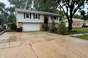 807 Hayward Ave, Streamwood, IL 60107 - Photo 1
