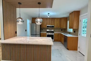 807 Hayward Ave, Streamwood, IL 60107 - Photo 5