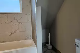 827 W 33rd Pl, Chicago, IL 60608 - Photo 11