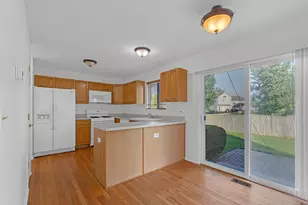 2259 N Orchard Ln, Round Lake Beach, IL 60073 - Photo 9