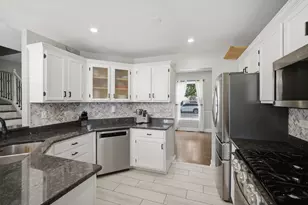 843 Newbury Ct, Grayslake, IL 60030 - Photo 5