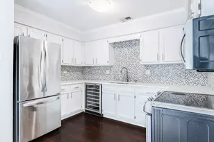 712 W Highland Ave, Elgin, IL 60123 - Photo 7