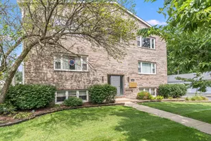 712 W Highland Ave, Elgin, IL 60123 - Photo 3