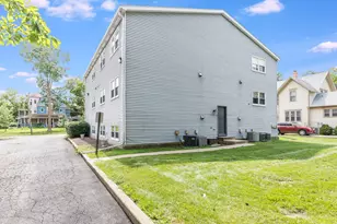 712 W Highland Ave, Elgin, IL 60123 - Photo 25