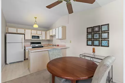 1012 Saxon Court #C, Elgin, IL 60120 - Photo 7