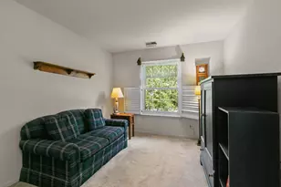 1012 Saxon Ct, Elgin, IL 60120 - Photo 9