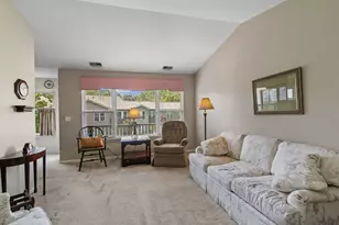 1012 Saxon Ct, Elgin, IL 60120 - Photo 3