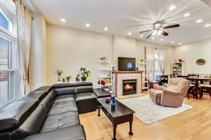 733 N Hoyne Ave, Chicago, IL 60622 - Photo 3