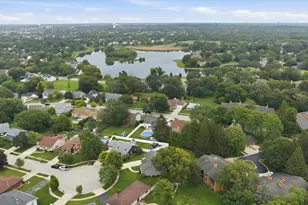 650 Waverly Dr, Elgin, IL 60120 - Photo 27