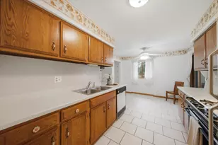 650 Waverly Dr, Elgin, IL 60120 - Photo 11