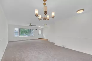 5018 Dobson St, Skokie, IL 60077 - Photo 7