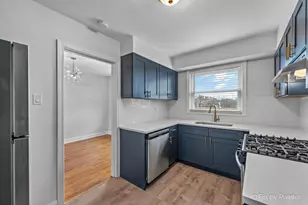 2721 W Berwyn Ave, Chicago, IL 60625 - Photo 3
