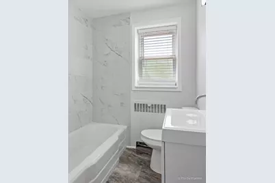 2721 W Berwyn Avenue #1, Chicago, IL 60625 - Photo 9