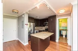 2930 N Sheridan Rd, Chicago, IL 60657 - Photo 3