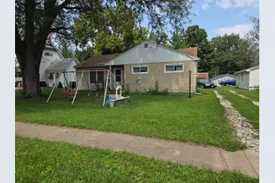 825 Locust Street, Carthage, IL 62321 - Photo 1