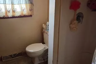 825 Locust St, Carthage, IL 62321 - Photo 3