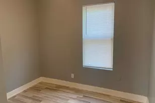 8329 S Buffalo Ave, Chicago, IL 60617 - Photo 5