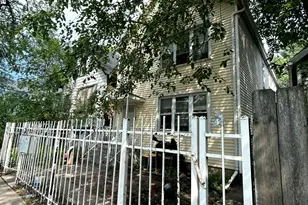 8329 S Buffalo Ave, Chicago, IL 60617 - Photo 3