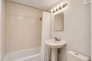 1360 N Sandburg Terrace, Chicago, IL 60610 - Photo 13