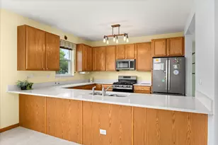 739 Bonaventure Dr, Oswego, IL 60543 - Photo 9
