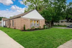 10059 S Spaulding Ave, Evergreen Park, IL 60805 - Photo 3