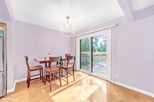 411 Hickory Dr, Wheeling, IL 60090 - Photo 7