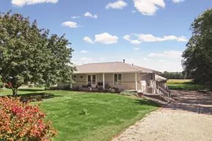 1101 Stockholm Rd, Paxton, IL 60957 - Photo 3