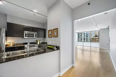 8 E Randolph Street #3202, Chicago, IL 60601 - Photo 3