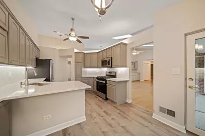 5645 S Cass Avenue #301, Westmont, IL 60559 - Photo 11