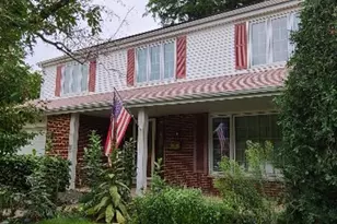 3235 N Volz Dr E, Arlington Heights, IL 60004 - Photo 1