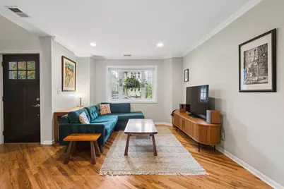 2529 W Shakespeare Avenue, Chicago, IL 60647 - Photo 3