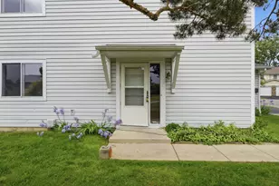 527 Alton Ct, Carol Stream, IL 60188 - Photo 3