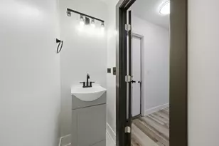 527 Alton Ct, Carol Stream, IL 60188 - Photo 11