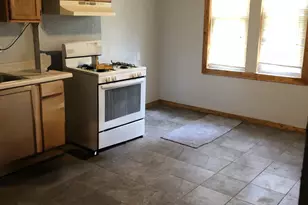 10531 S Corliss Ave, Chicago, IL 60628 - Photo 5