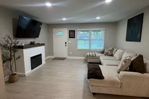 201 Fairwood Dr, Bolingbrook, IL 60440 - Photo 5