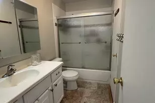 100 E Walton St, Chicago, IL 60611 - Photo 11