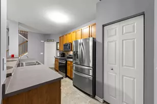 960 Bluebell Cir, Joliet, IL 60431 - Photo 7