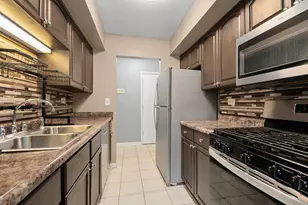 2214 Country Club Dr, Woodridge, IL 60517 - Photo 5