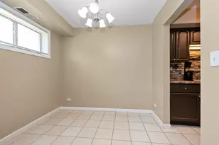 2214 Country Club Dr, Woodridge, IL 60517 - Photo 9