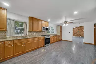 10718 S Neenah Ave, Worth, IL 60482 - Photo 13