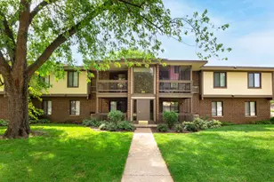 566 Somerset Ln, Crystal Lake, IL 60014 - Photo 1