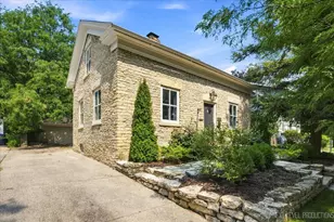 208 S 1st St, Geneva, IL 60134 - Photo 3