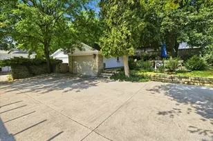 208 S 1st St, Geneva, IL 60134 - Photo 45