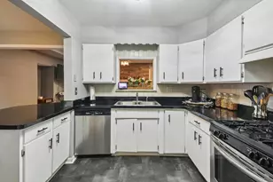 607 Wallace Ave, Morris, IL 60450 - Photo 11