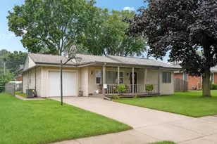 607 Wallace Ave, Morris, IL 60450 - Photo 1