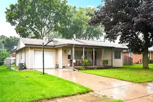 607 Wallace Ave, Morris, IL 60450 - Photo 1