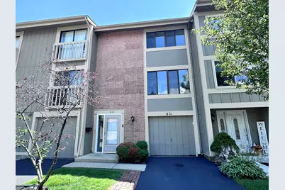 811 Shawnee Trail #811, Roselle, IL 60172 - Photo 1