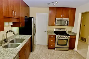 1047 Auburn Ln, Buffalo Grove, IL 60089 - Photo 5
