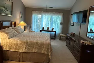 211 Village Dr, Mount Prospect, IL 60056 - Photo 9