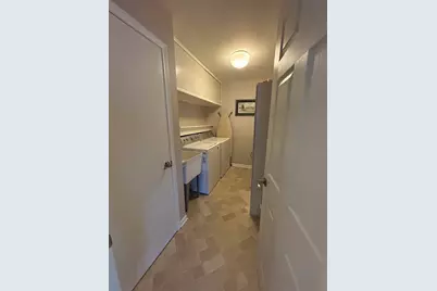 211 Village Drive, Mount Prospect, IL 60056 - Photo 21
